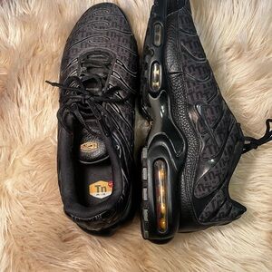 Nike Black Air Max Plus Sneakers